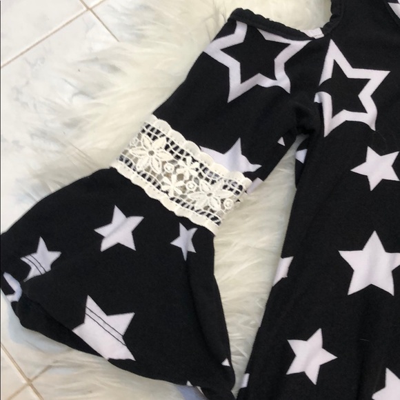 Black dress & star print, bell sleeve - Picture 3 of 5